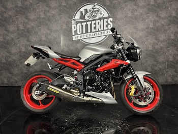 Used Triumph STREET TRIPLE RX 2017 for sale - bike-78571769: Photo
