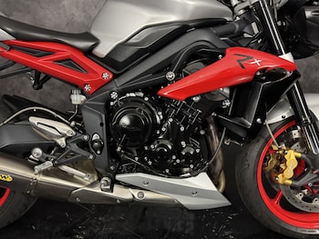 Used Triumph STREET TRIPLE RX 2017 for sale - bike-78571769: Photo