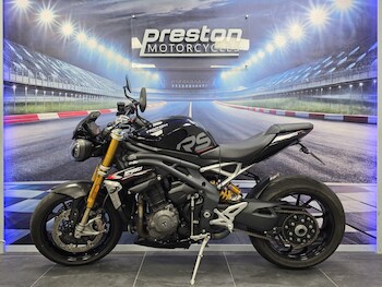 Used Triumph SPEED TRIPLE 1200 RS 2022 for sale - bike-79184757: Photo