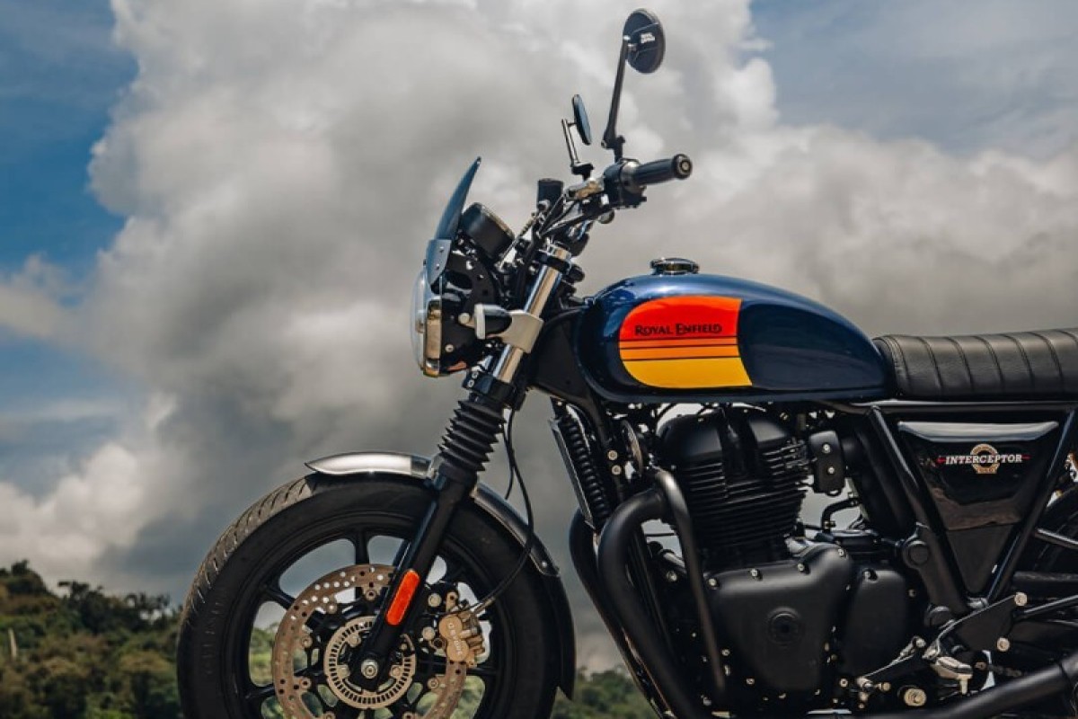 Used Royal Enfield Interceptor 650 BARCELONA BLUE for sale - 78477423: Photo 8