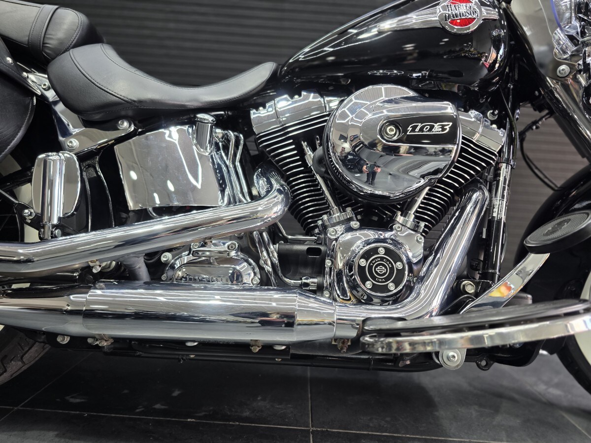Used Harley-Davidson FLSTC Heritage Softail Classic 2017 for sale - 78694552: Photo 4