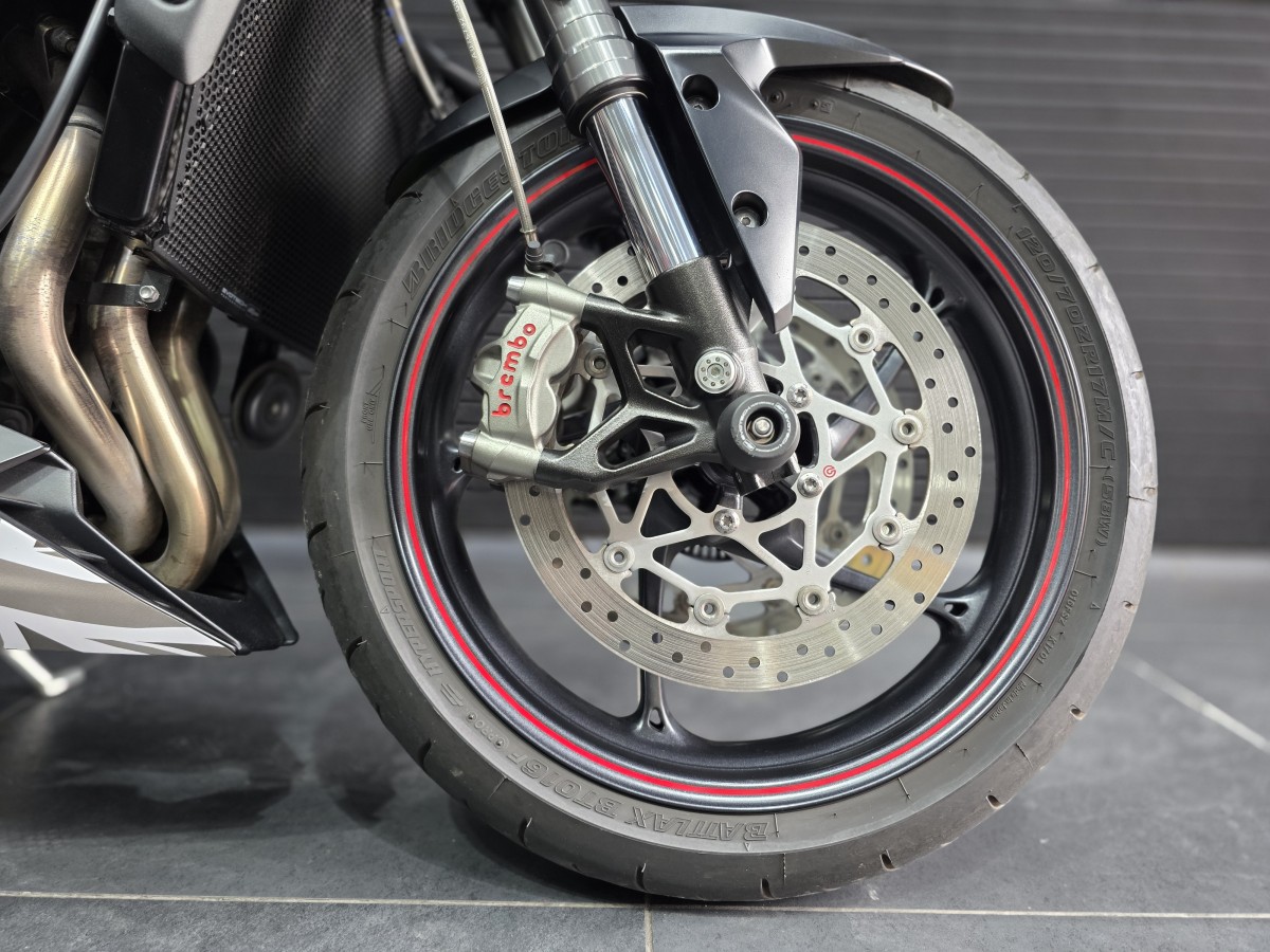 Used Triumph STREET TRIPLE RS 2018 for sale - 78692131: Photo 2