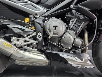 Used Triumph STREET TRIPLE RS 2018 for sale - bike-78692131: Photo