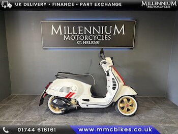 Used Piaggio VESPA GTS 300 RACING 2022 for sale - bike-78395444: Photo