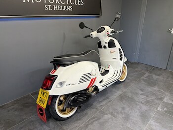 Used Piaggio VESPA GTS 300 RACING 2022 for sale - bike-78395444: Photo