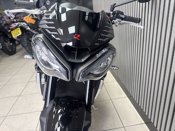Used Triumph STREET TRIPLE R 765 2023 for sale - bike-78394982: Photo