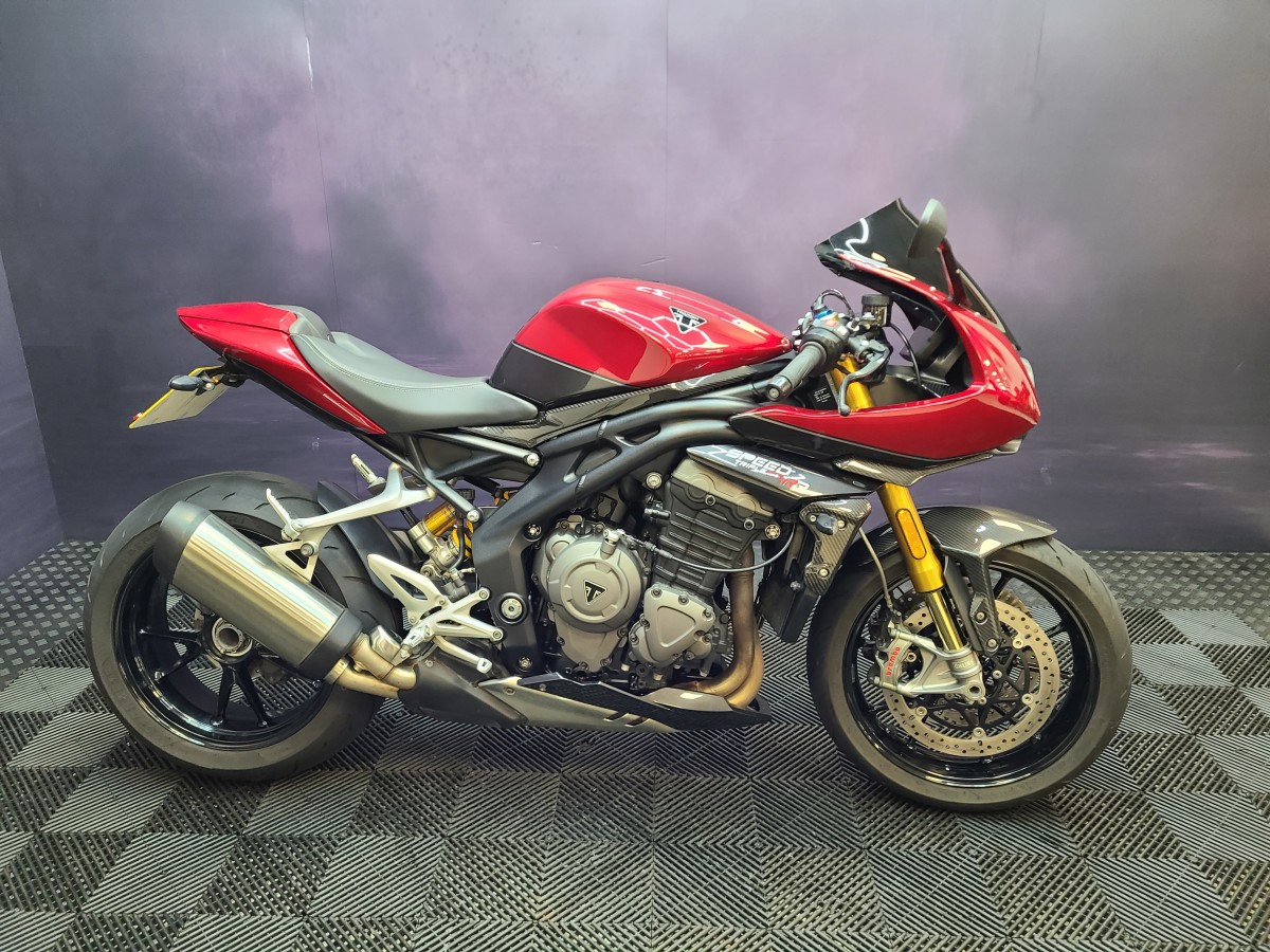 Used Triumph SPEED TRIPLE 1200 RR 2022 for sale - 78534866: Photo 2