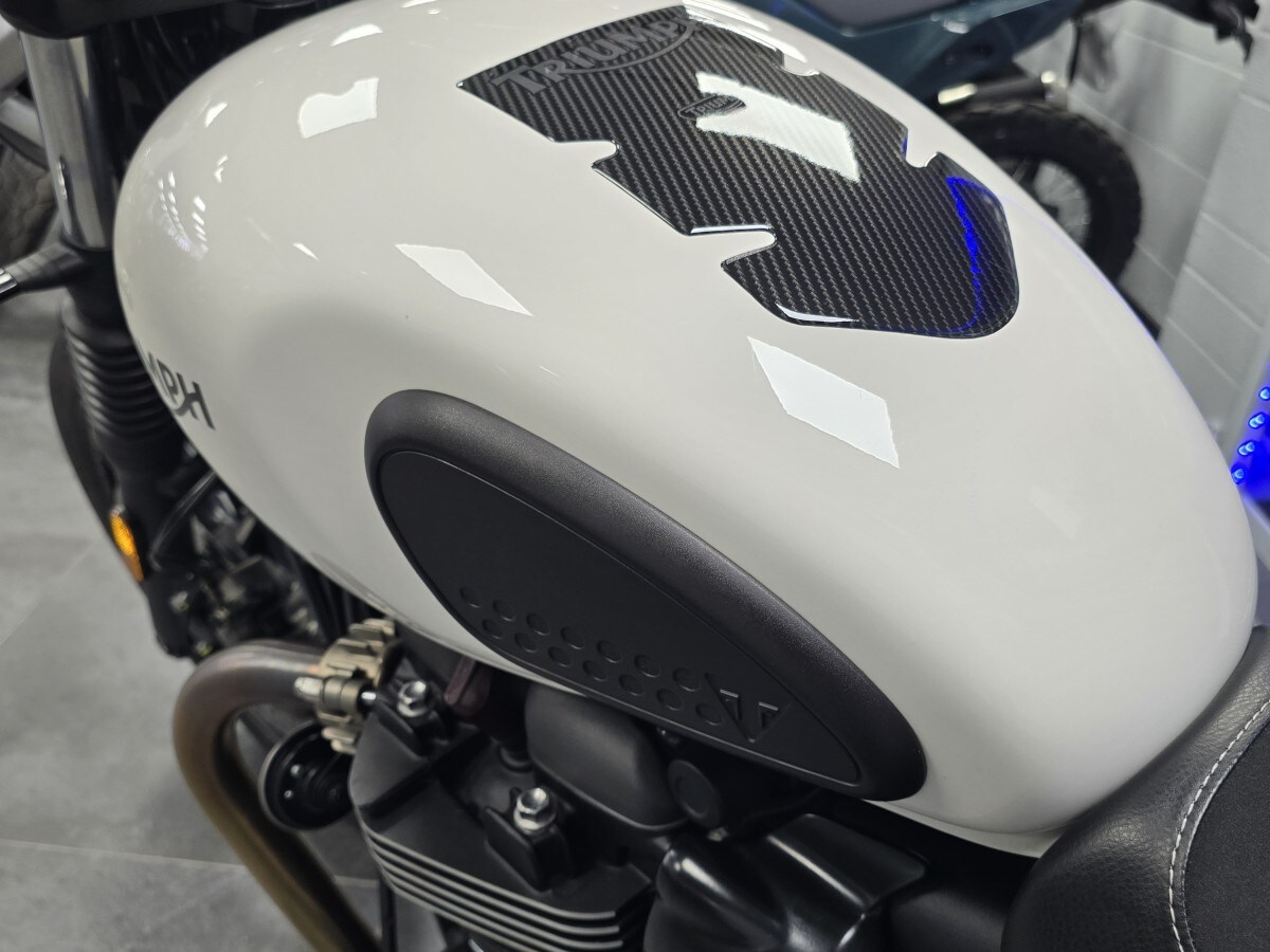 Used Triumph BONNEVILLE STREET TWIN 2020 for sale - 78394180: Photo 11