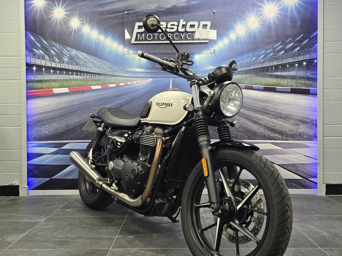 Used Triumph BONNEVILLE STREET TWIN 2020 for sale - 78394180: Photo 2