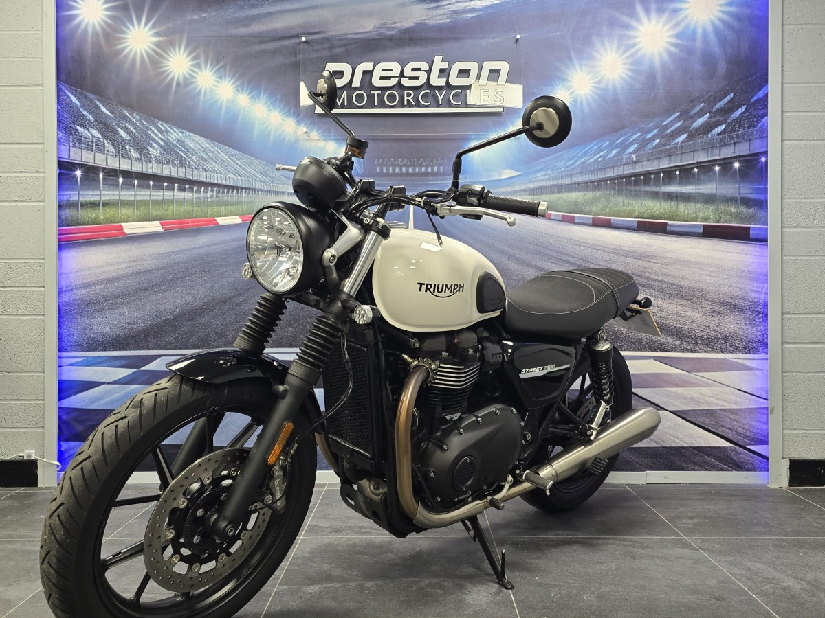 Used Triumph BONNEVILLE STREET TWIN 2020 for sale - 78394180: Photo 3