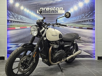 Used Triumph BONNEVILLE STREET TWIN 2020 for sale - bike-78394180: Photo