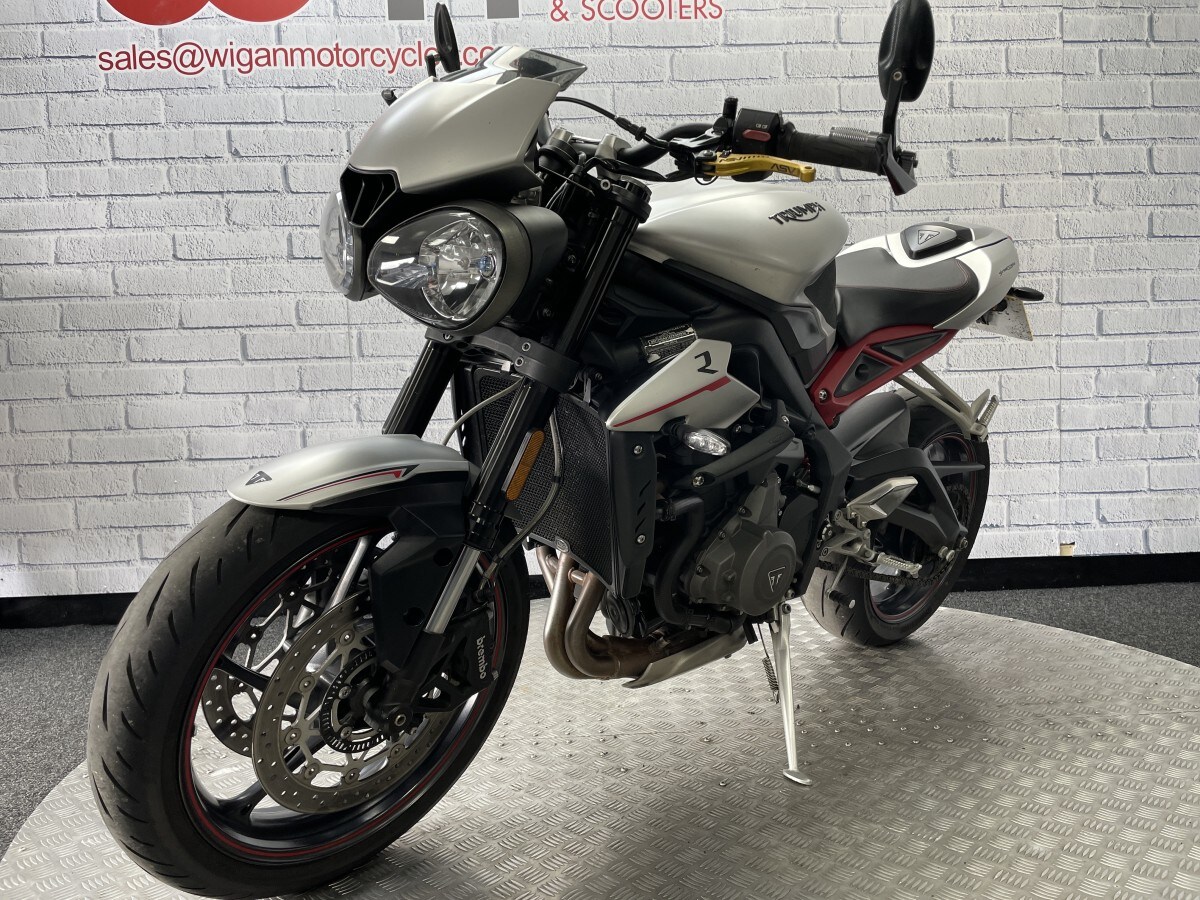 Used Triumph STREET TRIPLE R 2019 for sale - 78393401: Photo 14