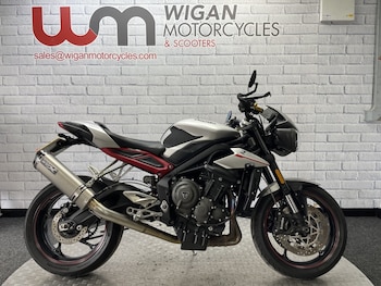 Used Triumph STREET TRIPLE R 2019 for sale - bike-78393401: Photo