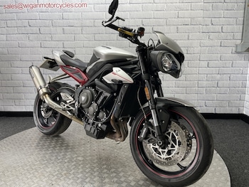 Used Triumph STREET TRIPLE R 2019 for sale - bike-78393401: Photo