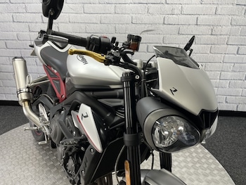 Used Triumph STREET TRIPLE R 2019 for sale - bike-78393401: Photo