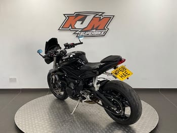 Used Triumph STREET TRIPLE S 2018 for sale - bike-79626653: Photo