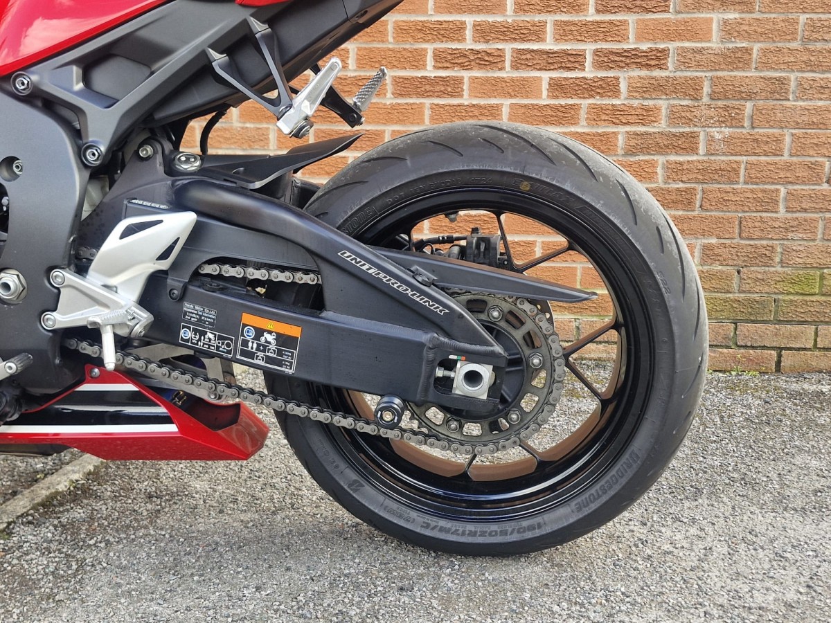 Used Honda CBR 1000 RR FIREBLADE 2017 for sale - 78394269: Photo 8