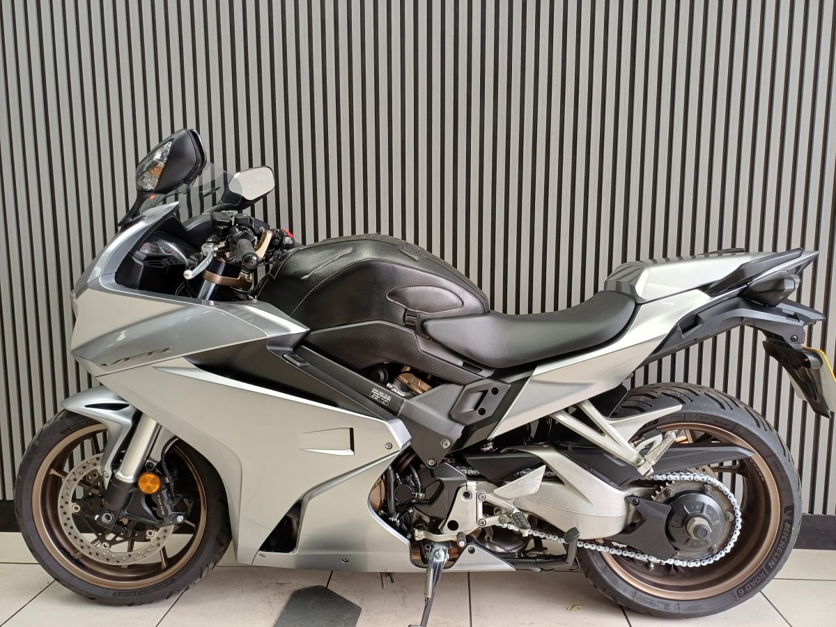 Used Honda VFR 800 F-H 2019 for sale - 78395574: Photo 2