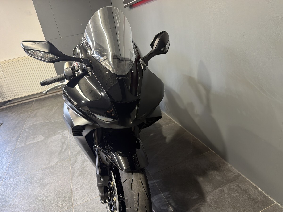 Used Honda CBR 1000 ST-L FIREBLADE WITH ONLY 680 MILES FROM N 2022 for sale - 78446121: Photo 10