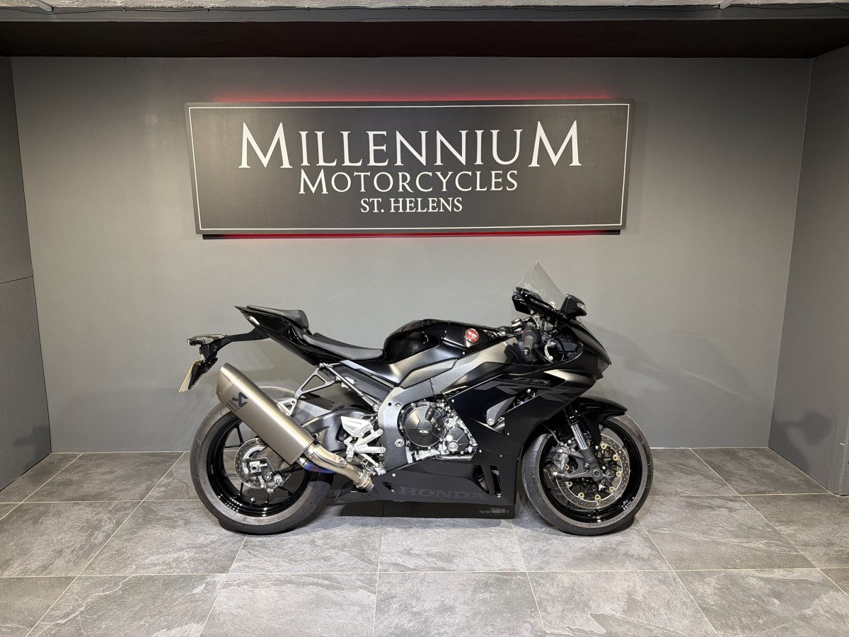 Used Honda CBR 1000 ST-L FIREBLADE WITH ONLY 680 MILES FROM N 2022 for sale - 78446121: Photo 2
