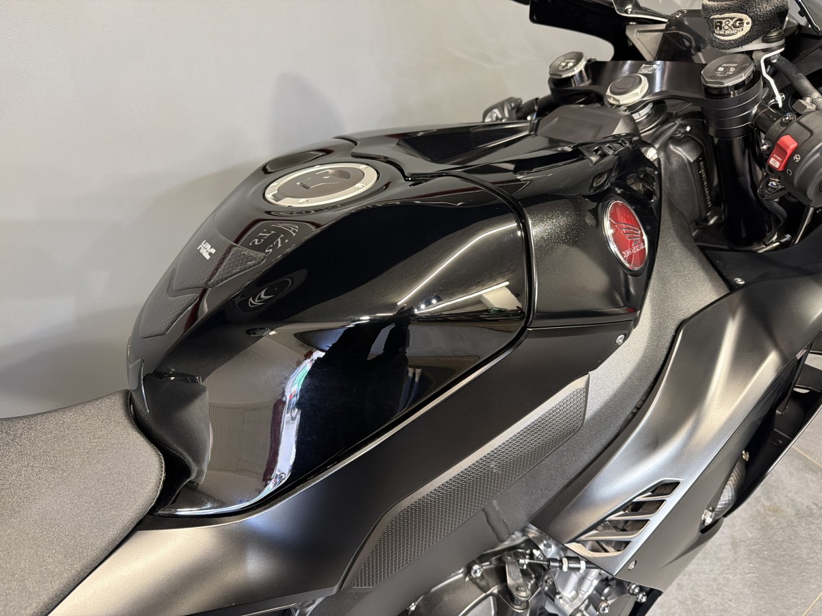 Used Honda CBR 1000 ST-L FIREBLADE WITH ONLY 680 MILES FROM N 2022 for sale - 78446121: Photo 8
