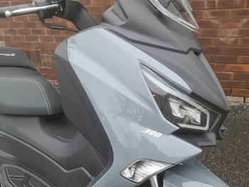 Used SYM JOYMAX Z+300 undefined for sale - bike-78393385: Photo