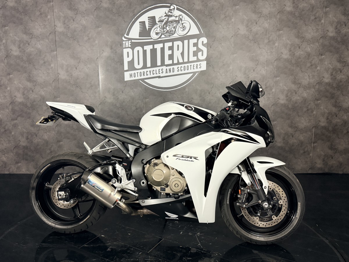 Used Honda CBR 1000 RR-8 2008 for sale - 78396322: Photo 2
