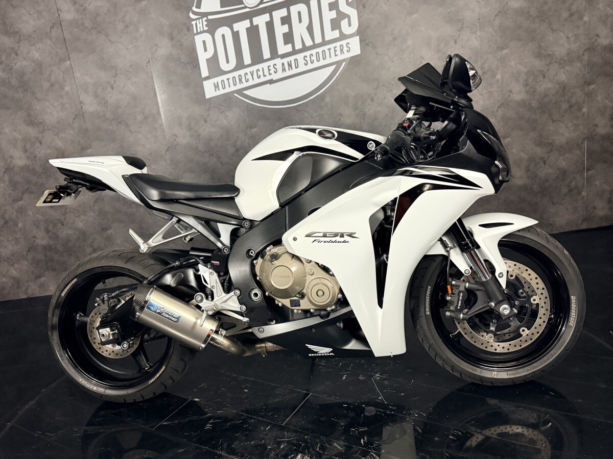 Used Honda CBR 1000 RR-8 2008 for sale - 78396322: Photo 3