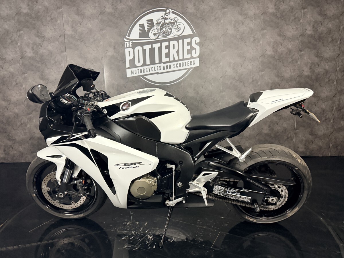 Used Honda CBR 1000 RR-8 2008 for sale - 78396322: Photo 4