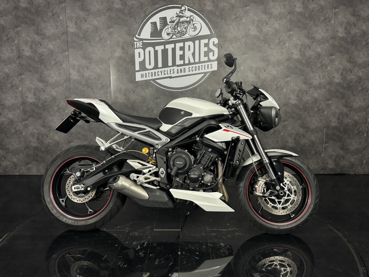 Used Triumph STREET TRIPLE RS 2019 for sale - 78397691: Photo 2
