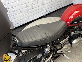 Used Triumph SPEED TWIN 1200 2021 for sale - bike-78393403: Photo