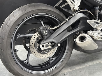 Used Triumph STREET TRIPLE S 2019 for sale - bike-79353994: Photo