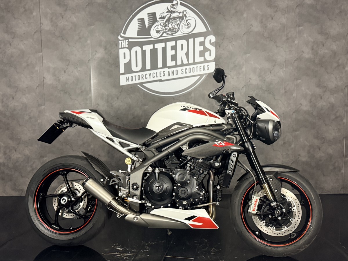 Used Triumph SPEED TRIPLE RS 1050 2020 for sale - 78765533: Photo 2