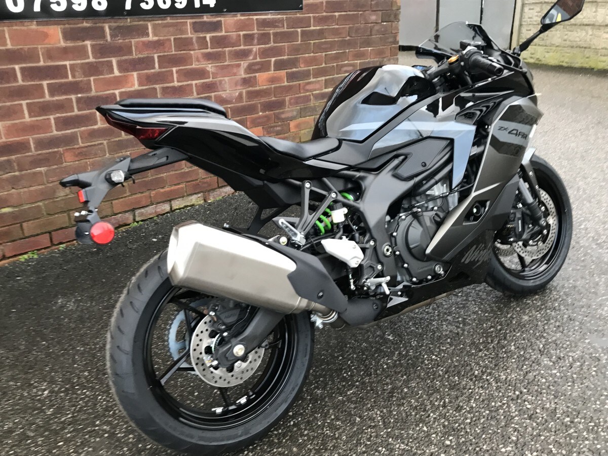 Used Kawasaki Ninja ZX-4RR ZX400 for sale - 78394938: Photo 10
