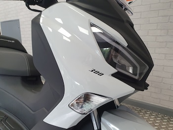 Used SYM Joymax Z+ 300cc undefined for sale - bike-78396800: Photo
