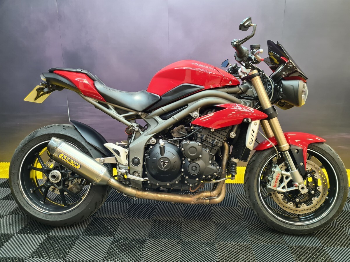 Used Triumph SPEED TRIPLE S 1050 2016 for sale - 78396308: Photo 2