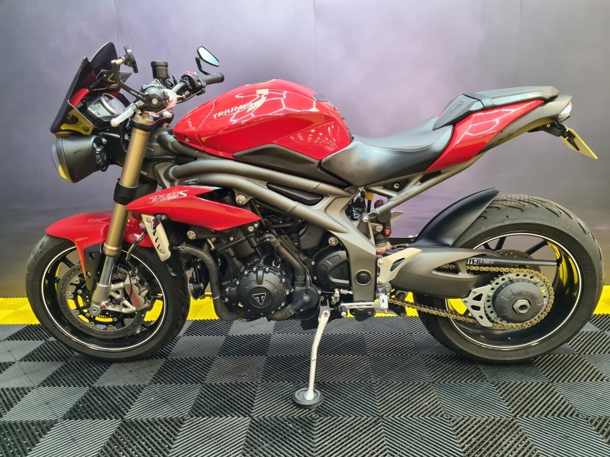 Used Triumph SPEED TRIPLE S 1050 2016 for sale - 78396308: Photo 3