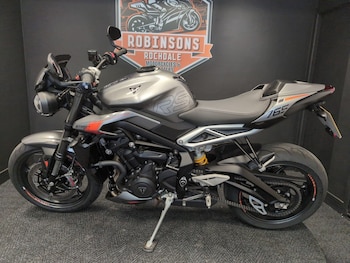 Used Triumph STREET TRIPLE RS 2024 for sale - bike-78396819: Photo