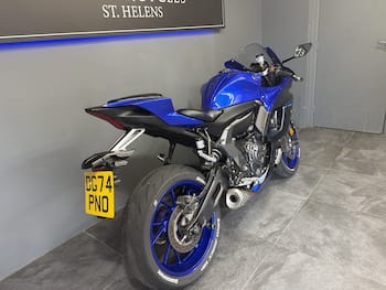 Used Yamaha YZF R7 (YZF690) 2024 for sale - bike-79656647: Photo