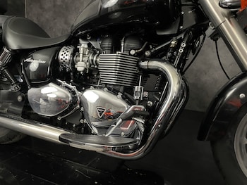 Used Triumph BONNEVILLE AMERICA 2014 for sale - bike-78397673: Photo
