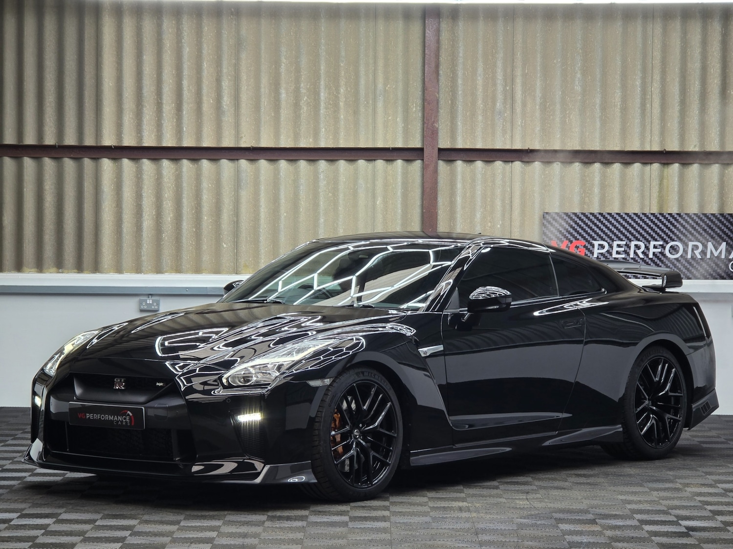 Used Nissan GT-R 2019 for sale - 77793001: Photo 2