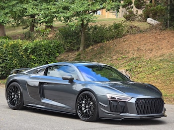 2017 - 5.2 FSI V10 Quattro 2dr S Tronic Plus Carbon+0 launches