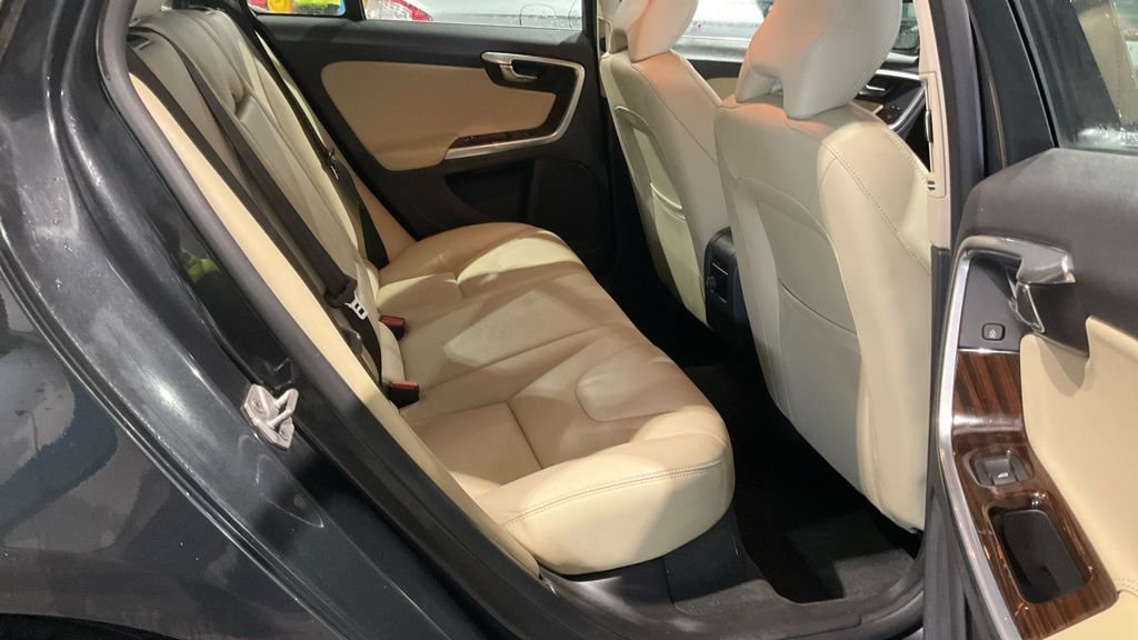 Used Volvo V60 2016 for sale - 76655312: Photo 11