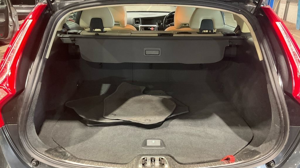 Used Volvo V60 2016 for sale - 76655312: Photo 12