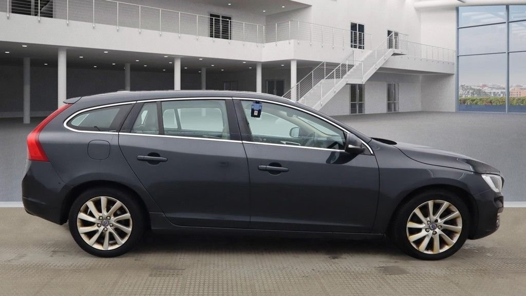 Used Volvo V60 2016 for sale - 76655312: Photo 6