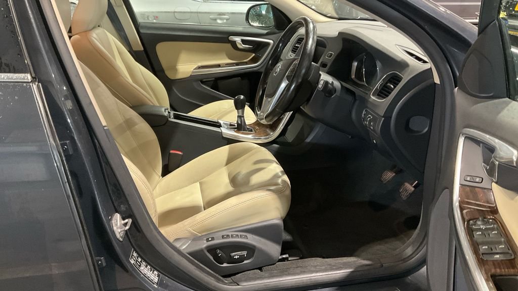 Used Volvo V60 2016 for sale - 76655312: Photo 8