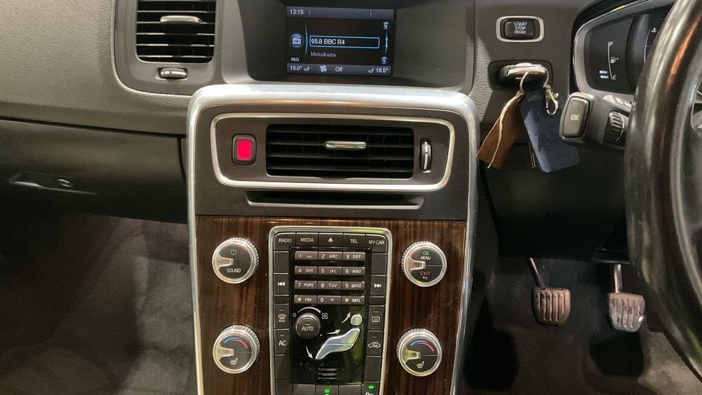 Used Volvo V60 2016 for sale - 76655312: Photo 9