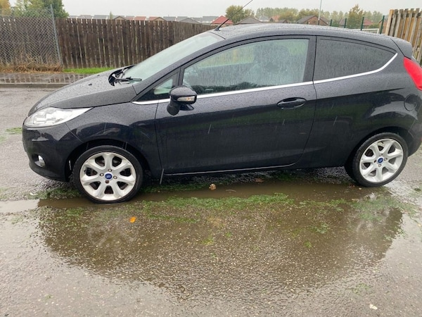 Used Ford Fiesta 2011 for sale - 76147903: Photo 2