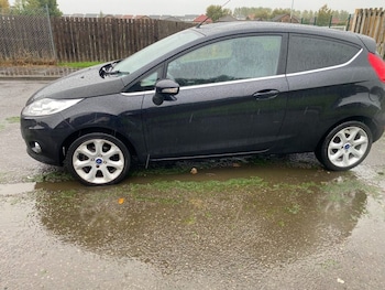Used Ford Fiesta 2011 for sale - 76147903: Photo 2