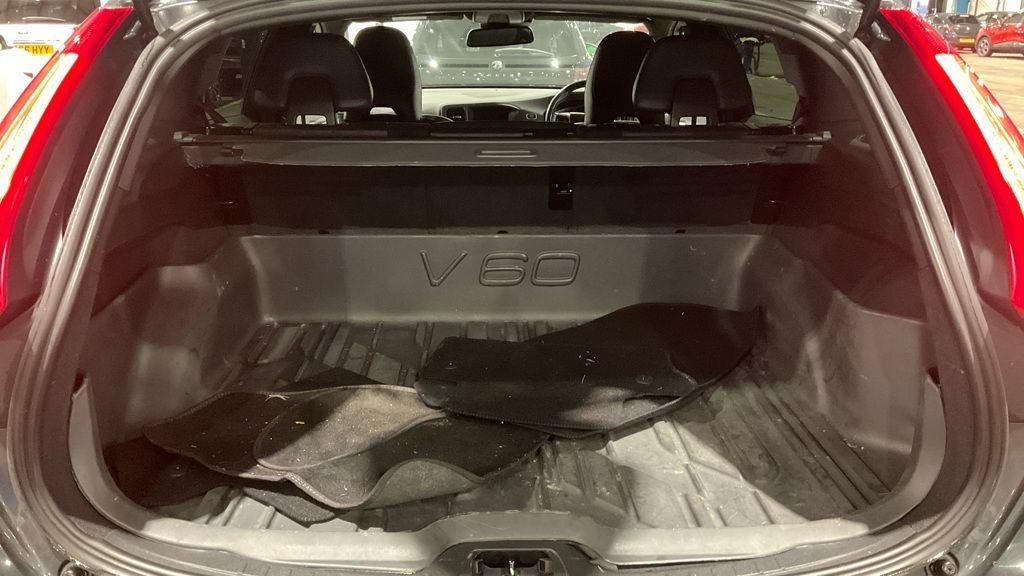 Used Volvo V60 2016 for sale - 76888571: Photo 10